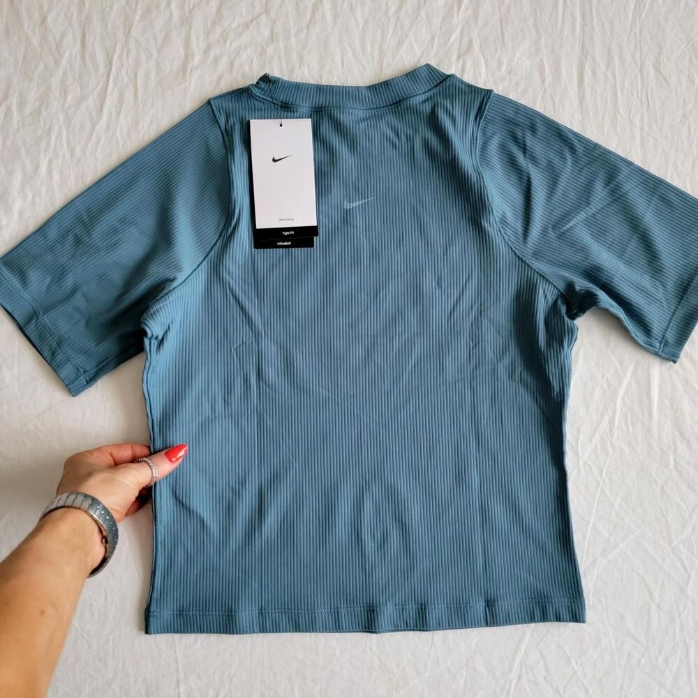 NWT NIKE ZENVY ribbed training top in teal.